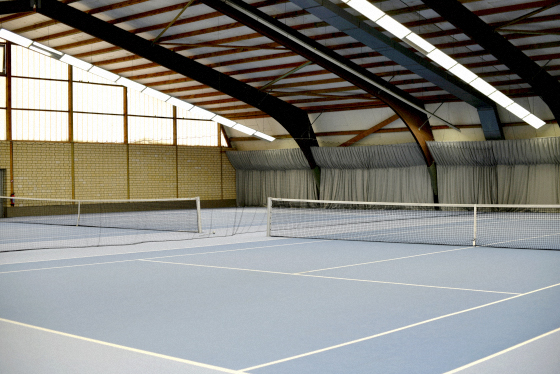 Tennishalle mit Teppichboden